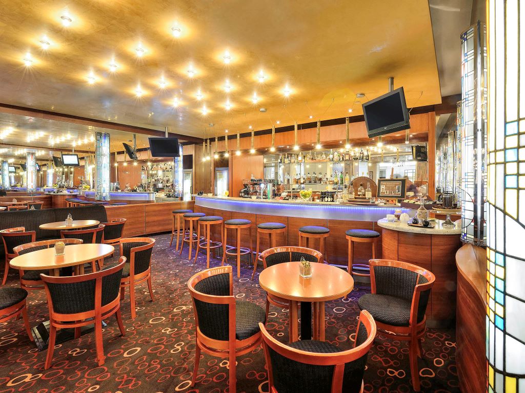 novotel centrum - bar.jpg