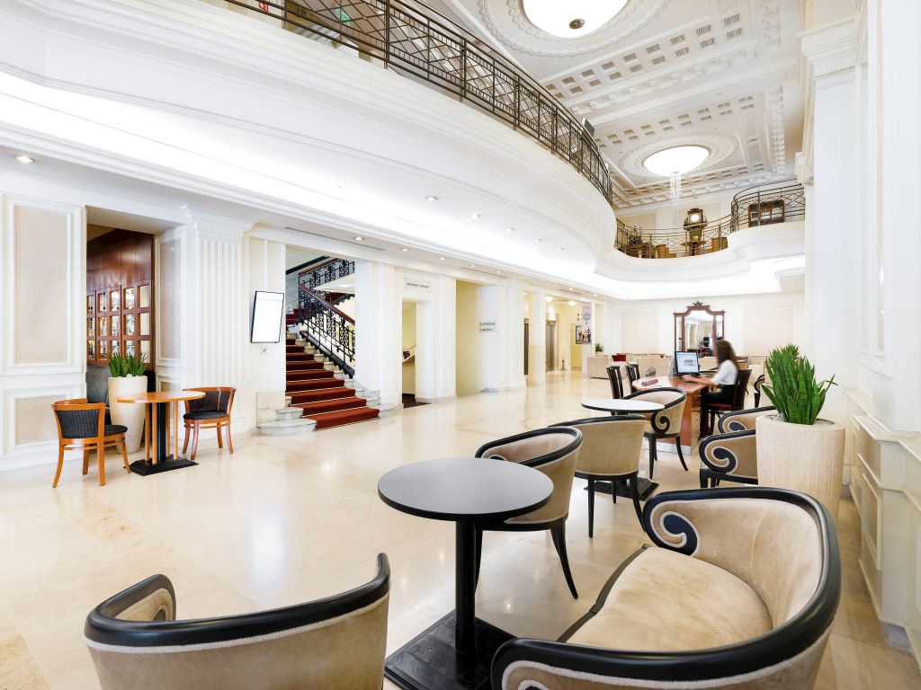 novotel centrum - loby.jpg