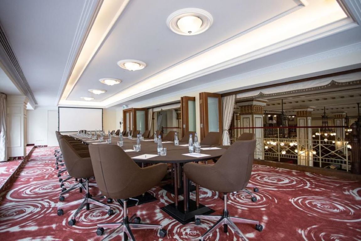 novotel centrum - sala za konferencije.jpg