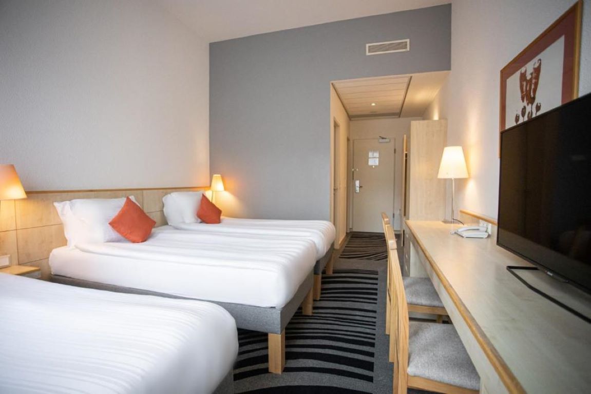 novotel centrum - trokrevetna soba.jpg