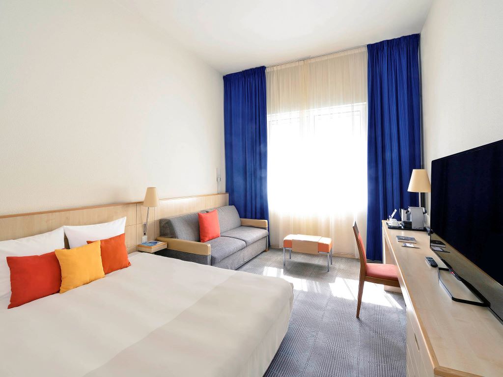 novotel centrum -dvokrevetna soba sa pomocnim lezajem.jpg