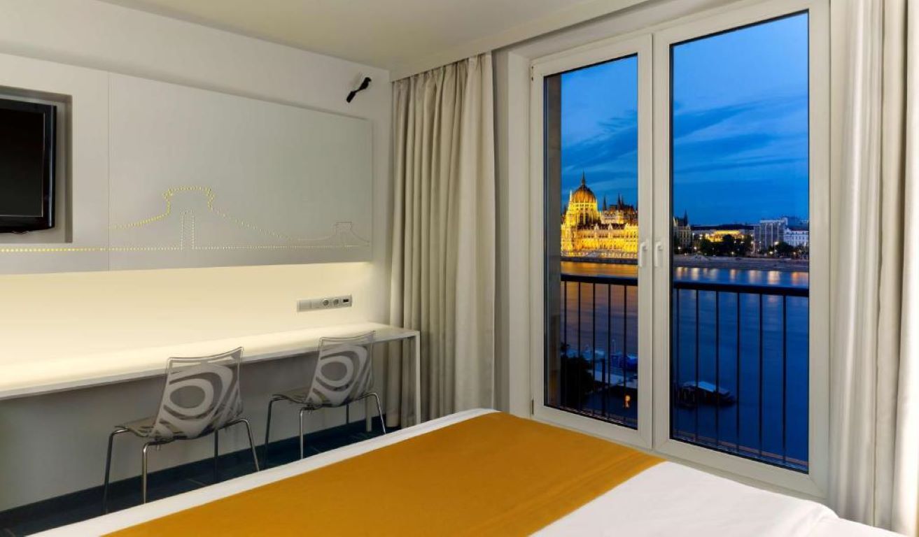 park plaza-apartman sa pogledom na reku.jpg