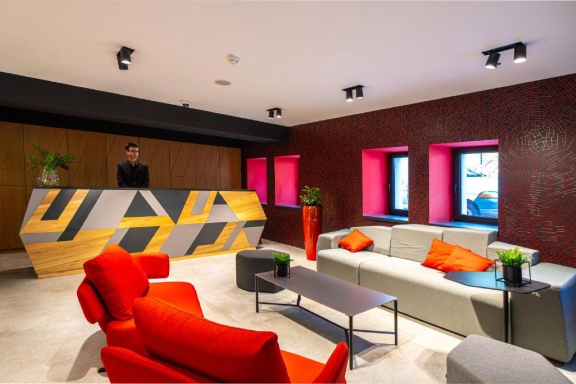 hotel up-recepcija.jpg