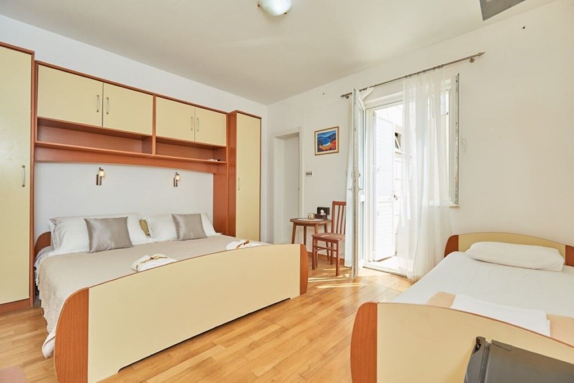 Kate Dadic Villa-Trokrevetna soba.jpg