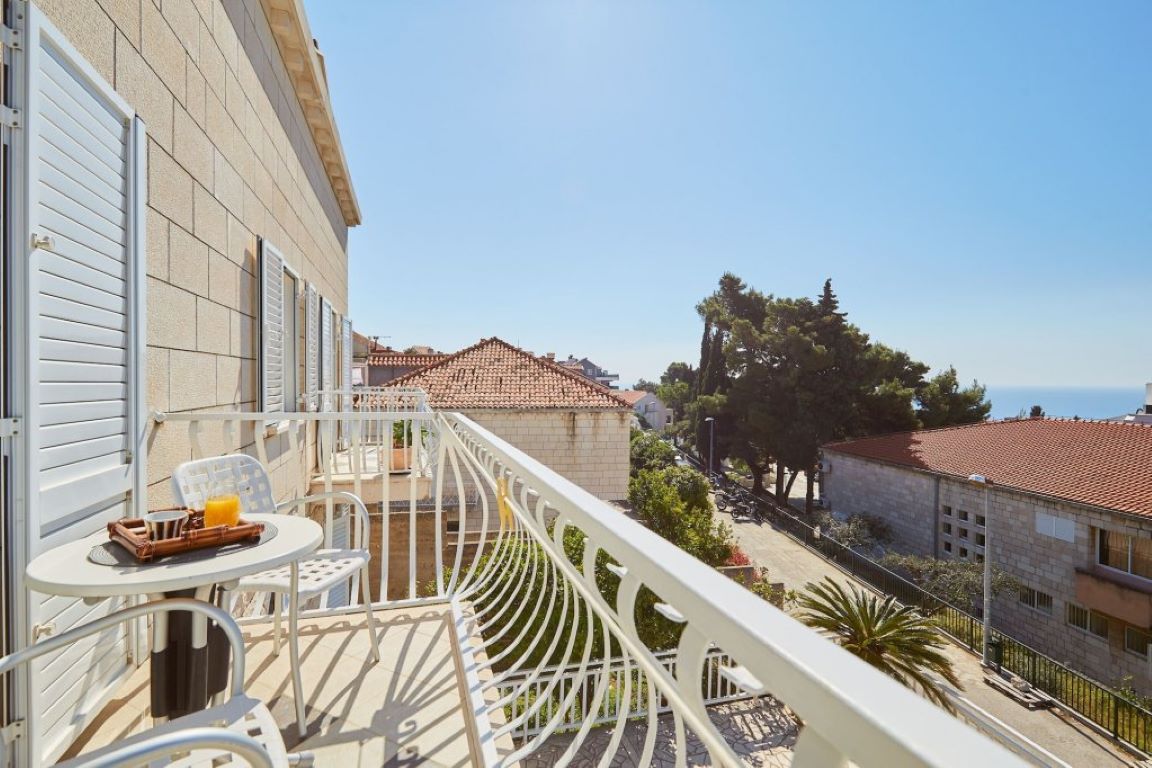 Villa Kate Dadic-Pogled sa terase.jpg