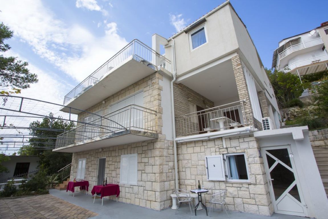 Apartmani VIlla Dvorski-Zgrada apartmana.jpg
