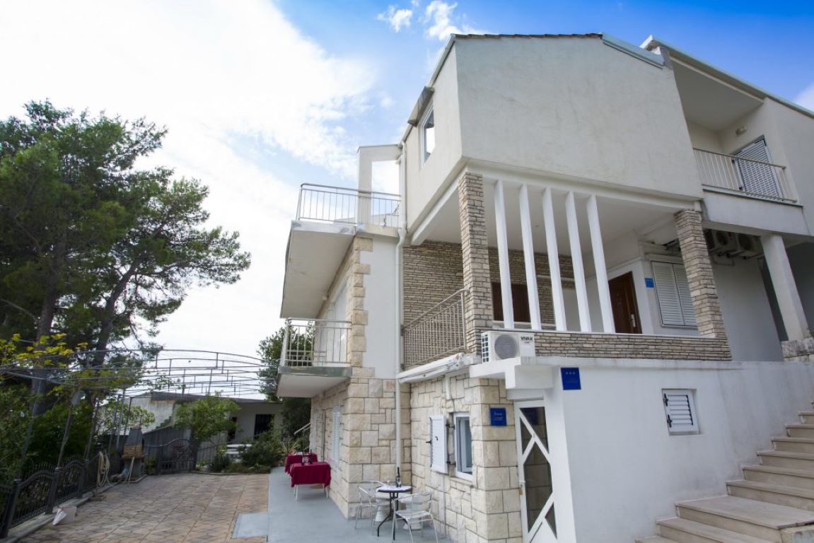 Apartmani Villa Dvorski-Terasa.jpg