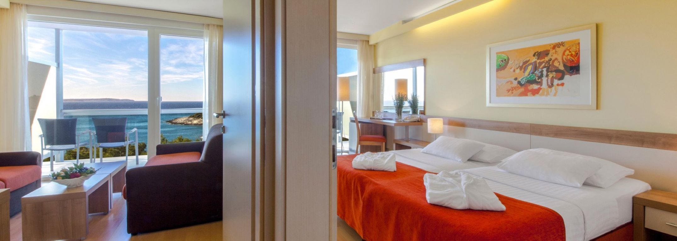 Aurora Hotel-Suite pogled more.jpg