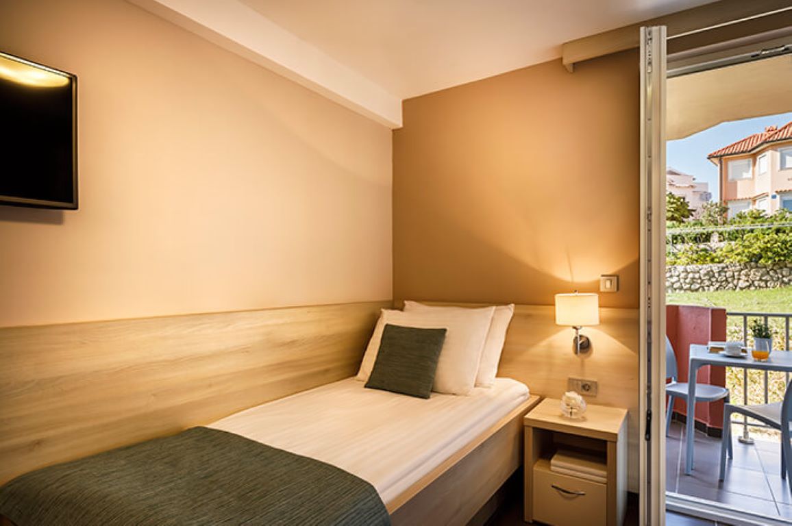 San Marino Sunny Resort by Valamar-Soba za 1 Lopar Hotel.jpg