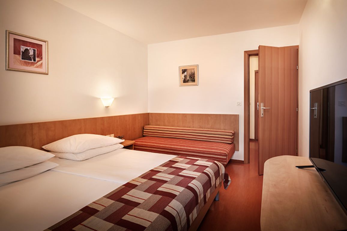 San Marino Sunny Resort by Valamar-Soba za 3 Veli Mel Hotel.jpg