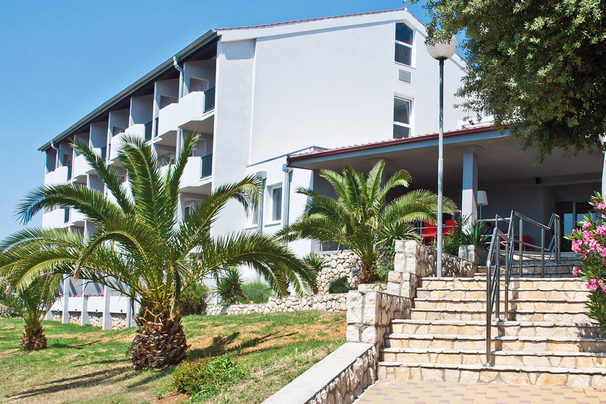 San Marino Sunny Resort by Valamar-Ulaz u hotel.jpg