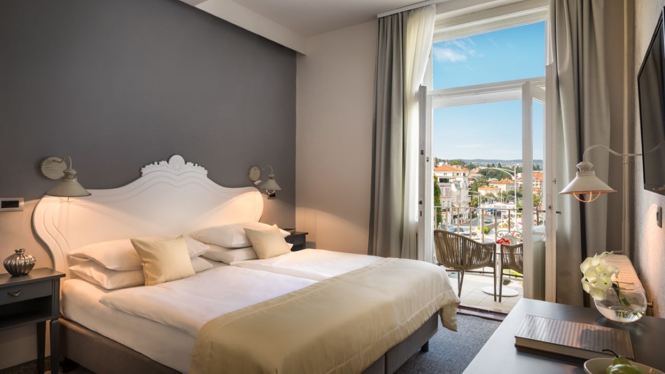 Lungomare Opatija Hotel-Standardna soba.jpg