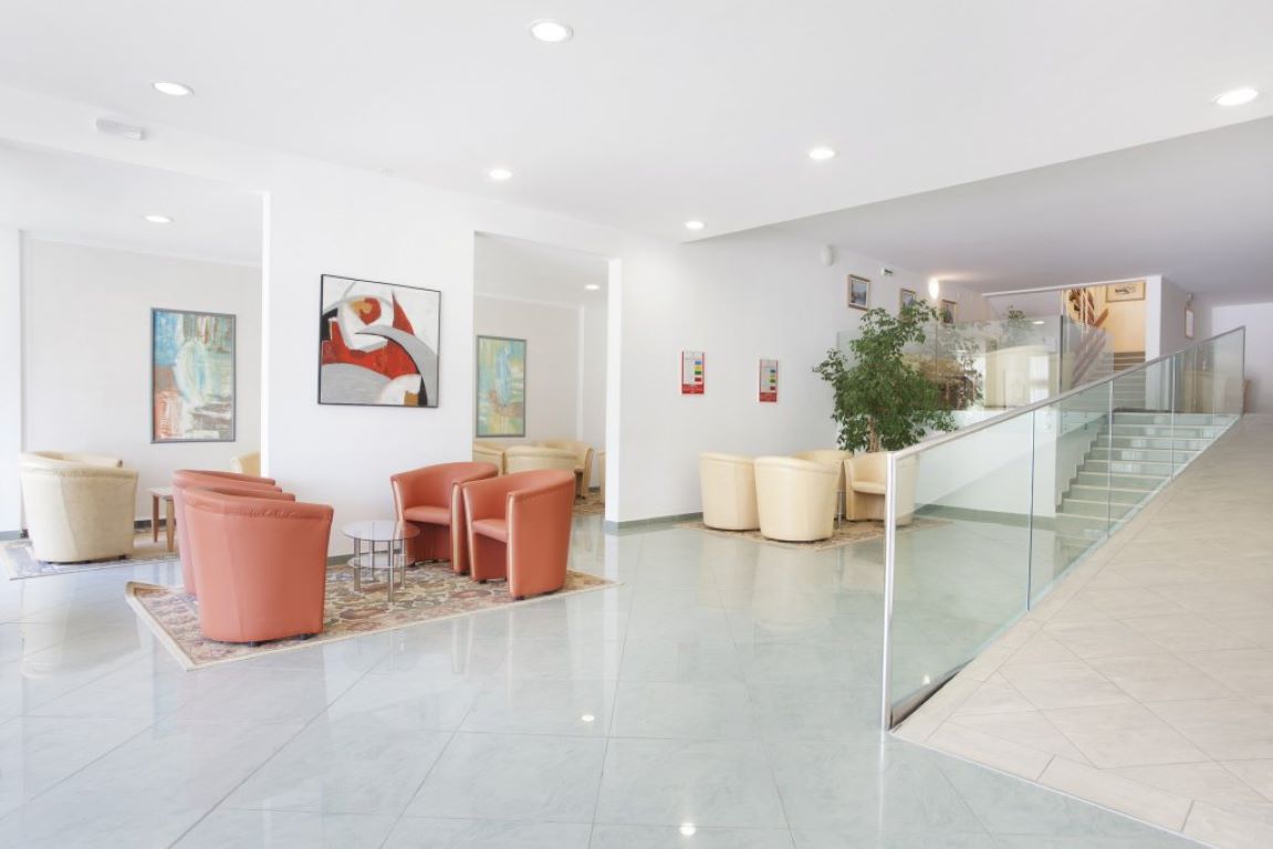 Hotel Narcis-Lobby.jpg