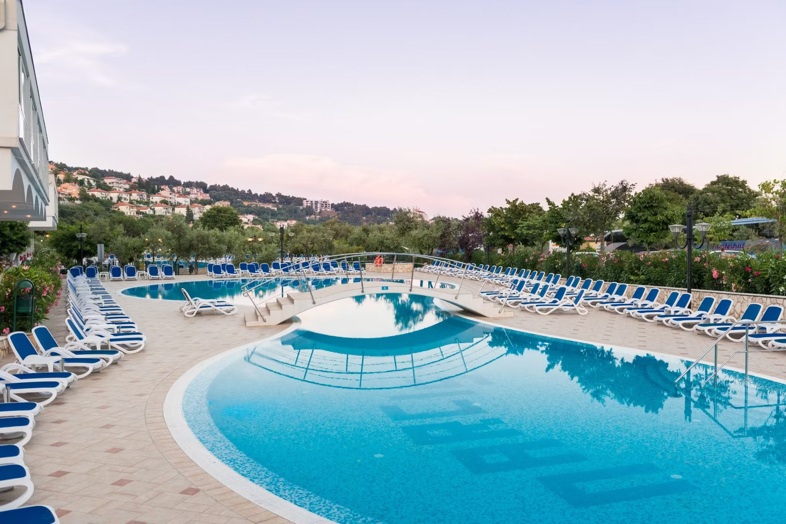 Narcis Hotel-Kompleks bazena.jpg