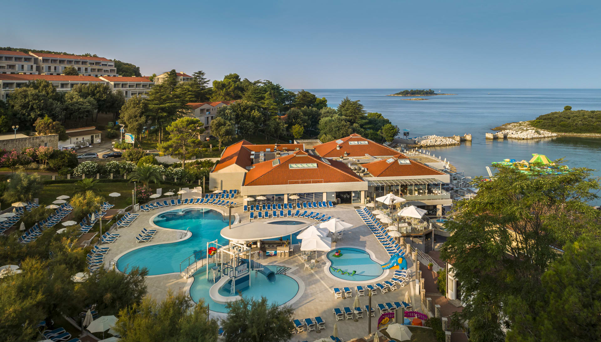 Maistra Select Pineta Hotel-Kompleks bazena.jpg