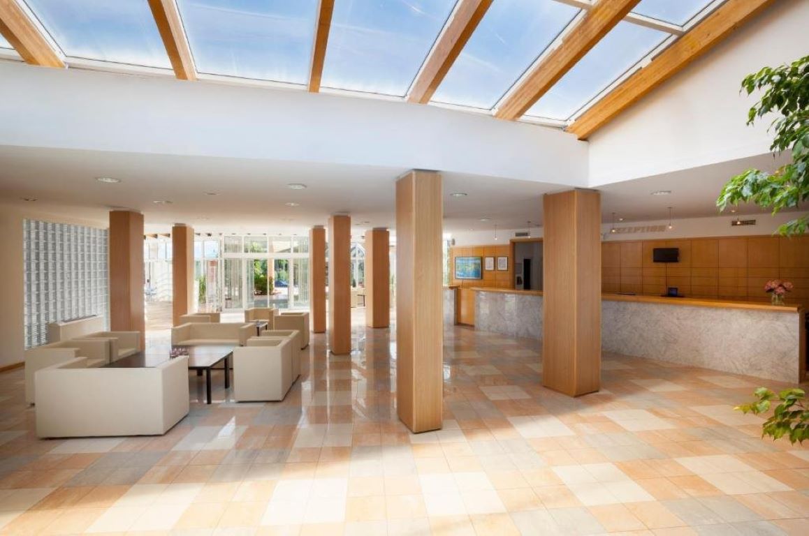 Maistra Select Pineta Hotel-Recepcija.jpg