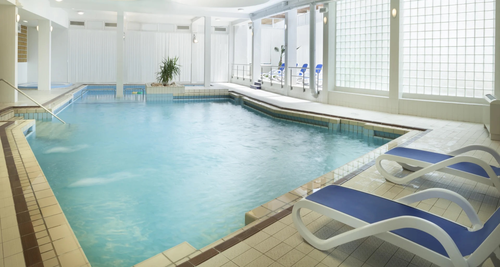 Maistra Select Pineta Hotel-Unutrasnji bazen.jpg
