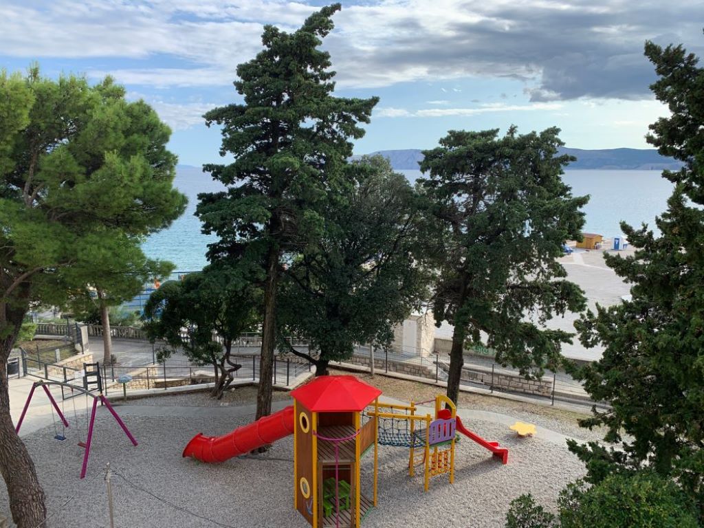 Family Hotel Lisanj-Decije igraliste.jpg