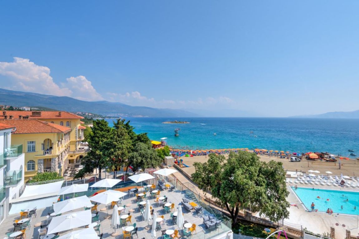Family Hotel Lisanj-Izlaz na plazu.jpg