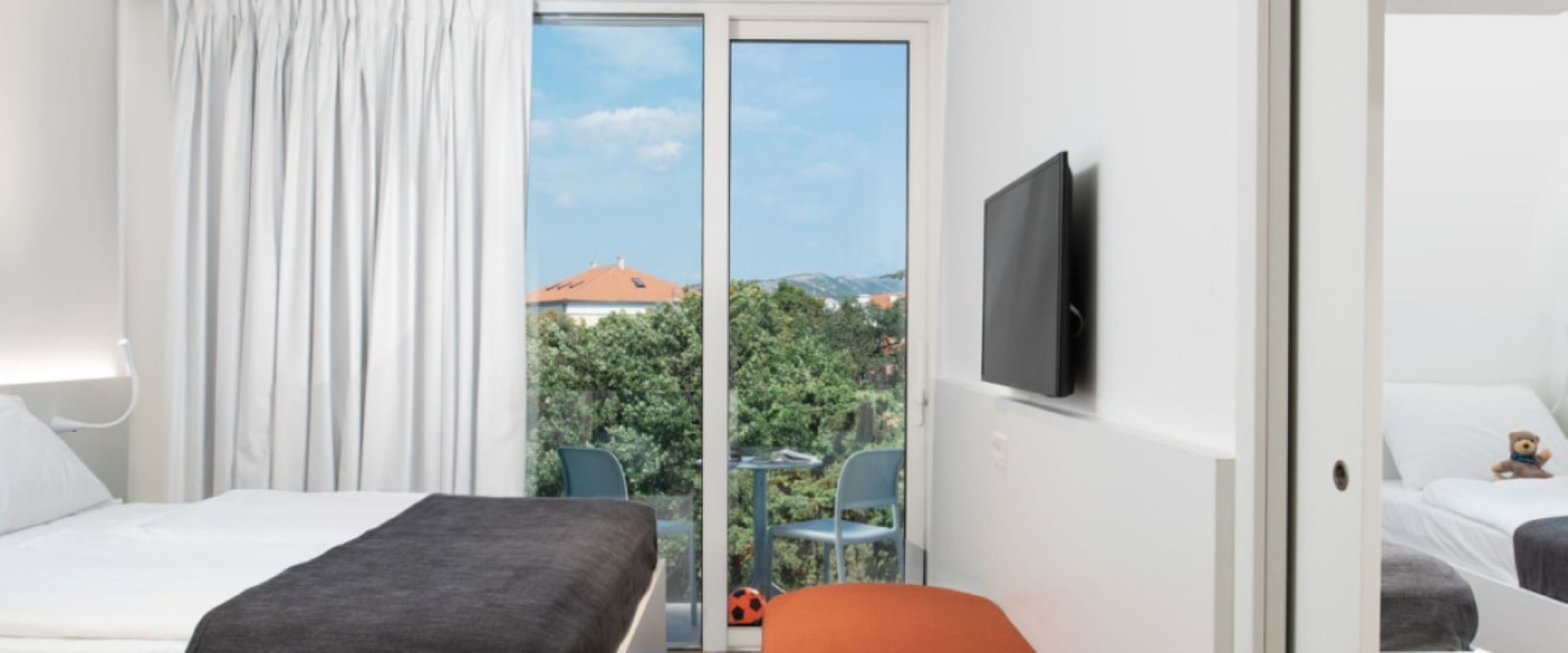Family Hotel Lisanj-Stanardna porodicna soba.jpg