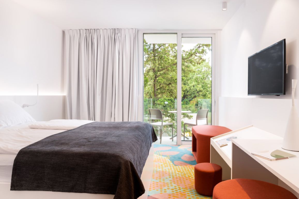 Family Hotel Lisanj-Standardna soba.jpg