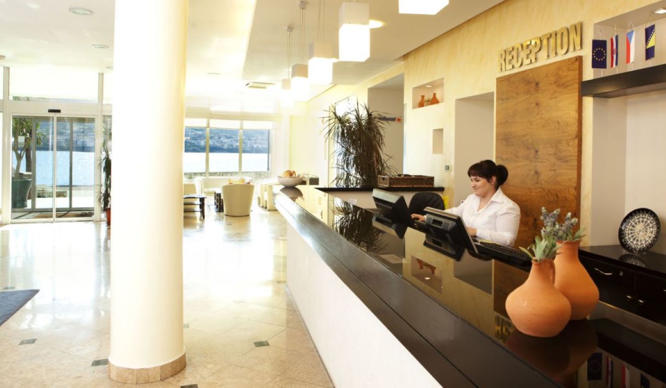 Family Hotel Pagus-Recepcija.jpg