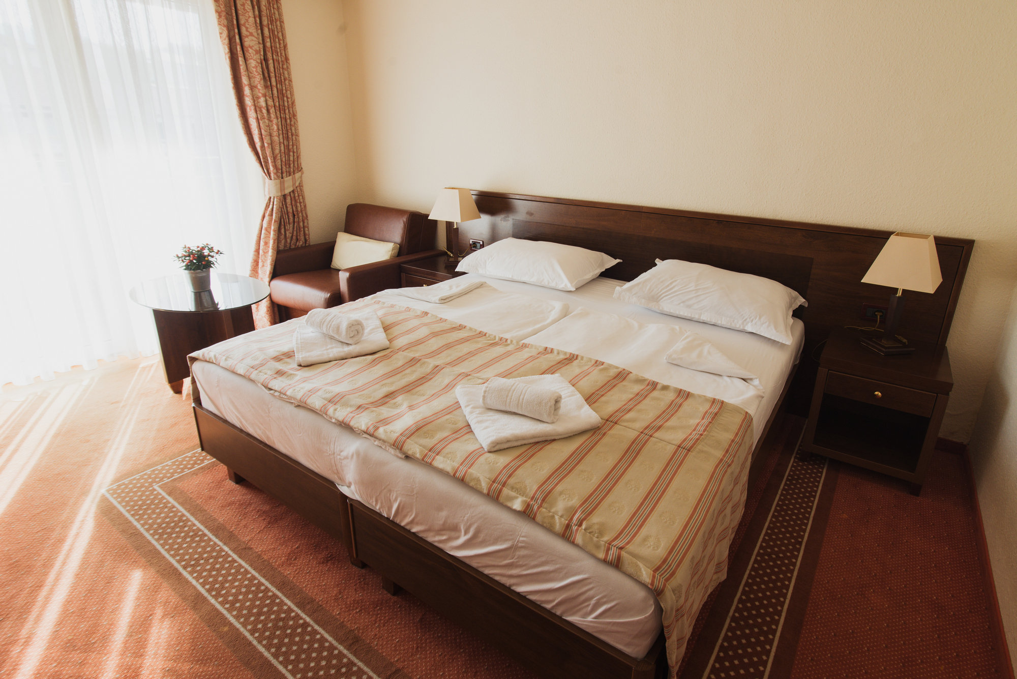 Family Hotel Pagus-Standardna soba.jpg