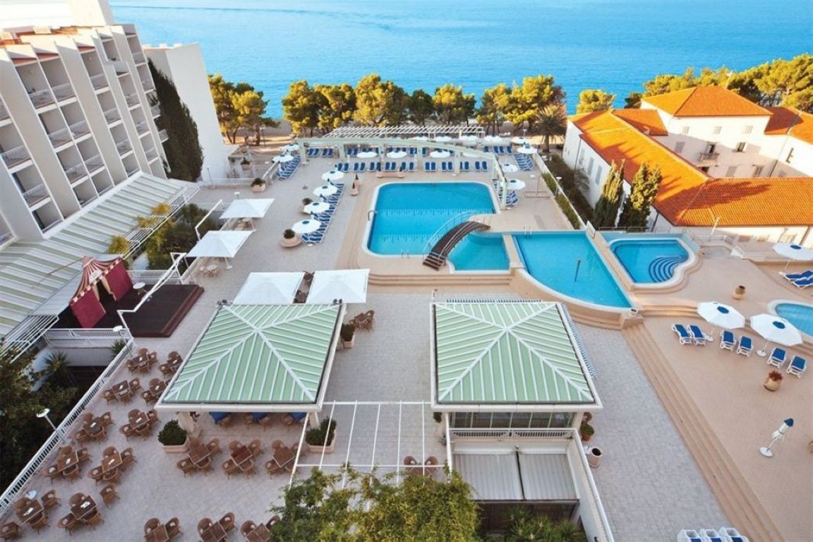 Bluesun Hotel Alga-Kompleks bazena.jpg