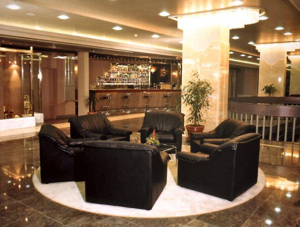 Bluesun Hotel Alga-Lobby.jpg