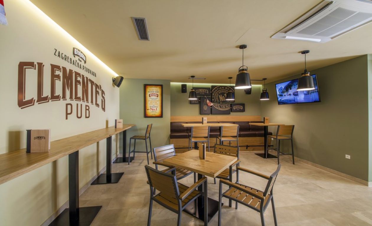 Bluesun Hotel Alga-Pub.jpg