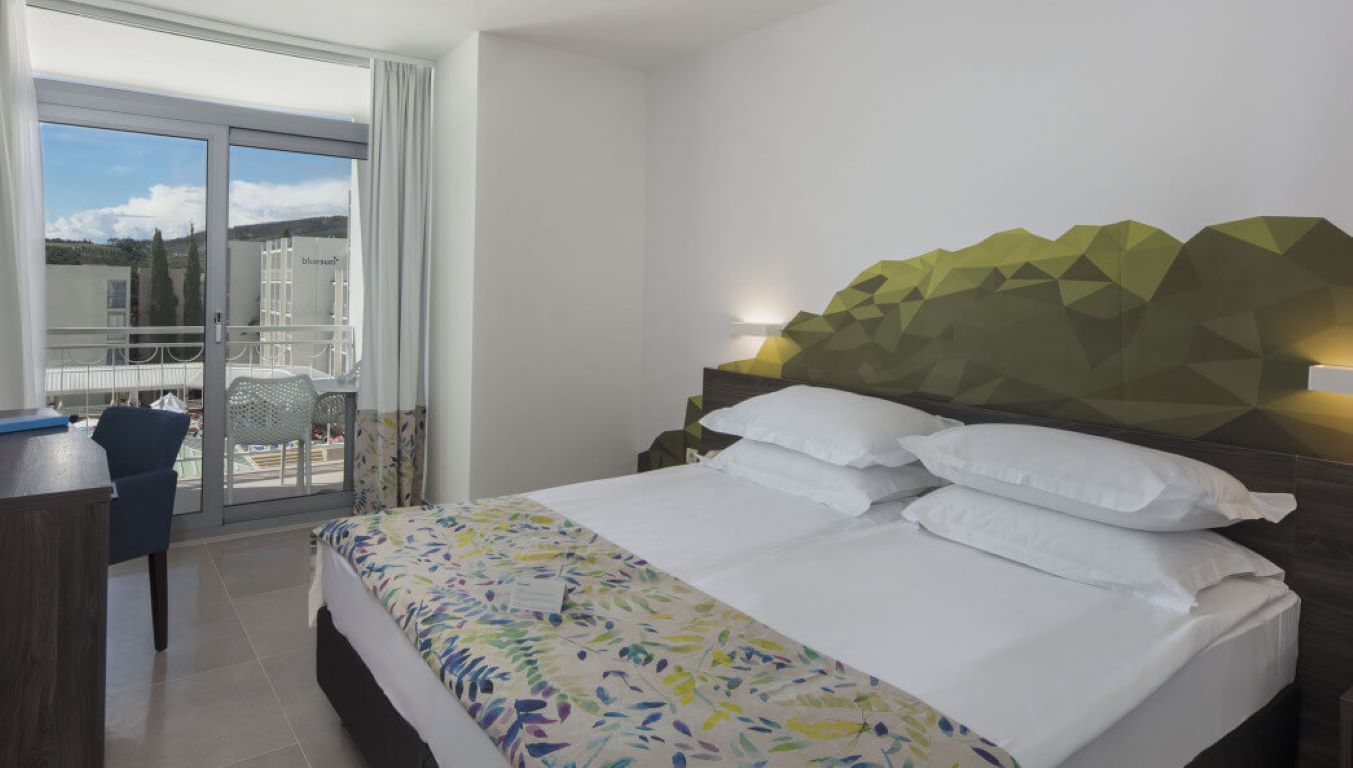 Bluesun Hotel Alga-Standardna soba.jpg
