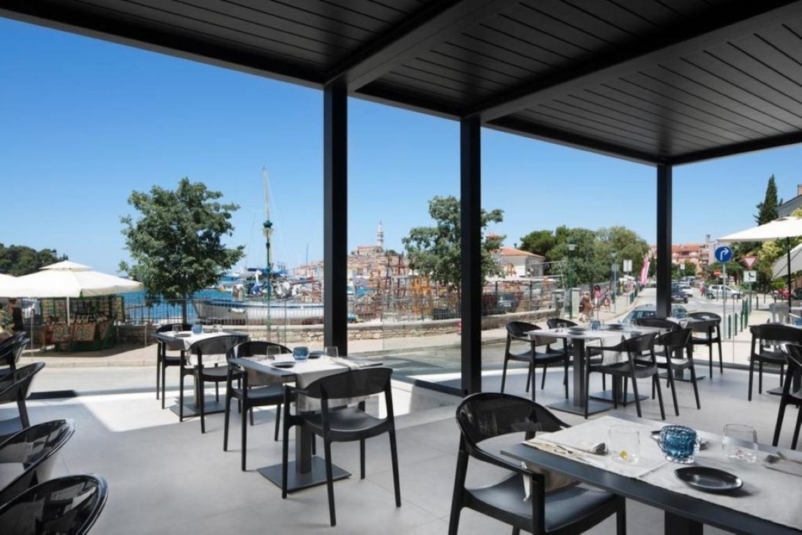 Hotel Delfin-Terasa restorana.jpg