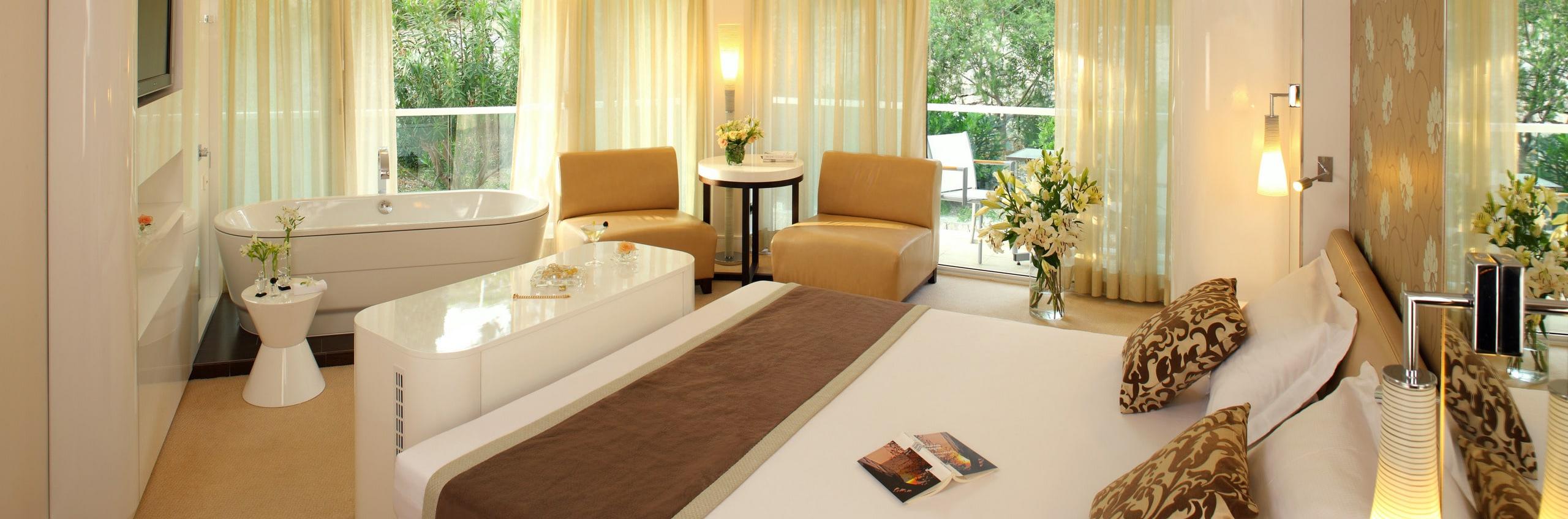 Amfora Hvar Grand Beach Resort-Deluxe soba.jpg