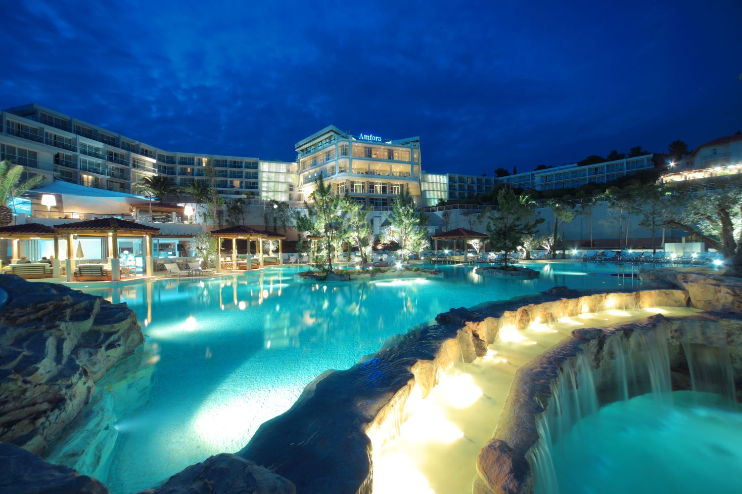 Amfora Hvar Grand Beach Resort-Kaskadni bazeni.jpg