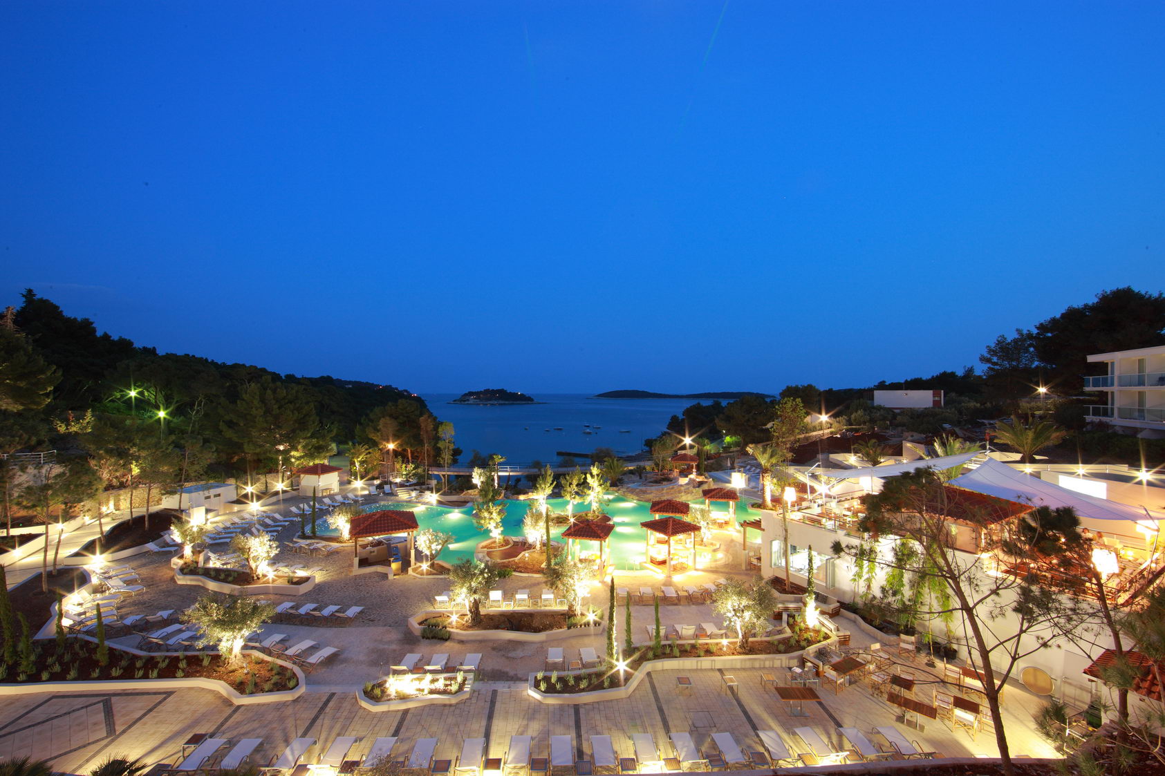 Amfora Hvar Grand Beach Resort-Nocni izgled.jpg