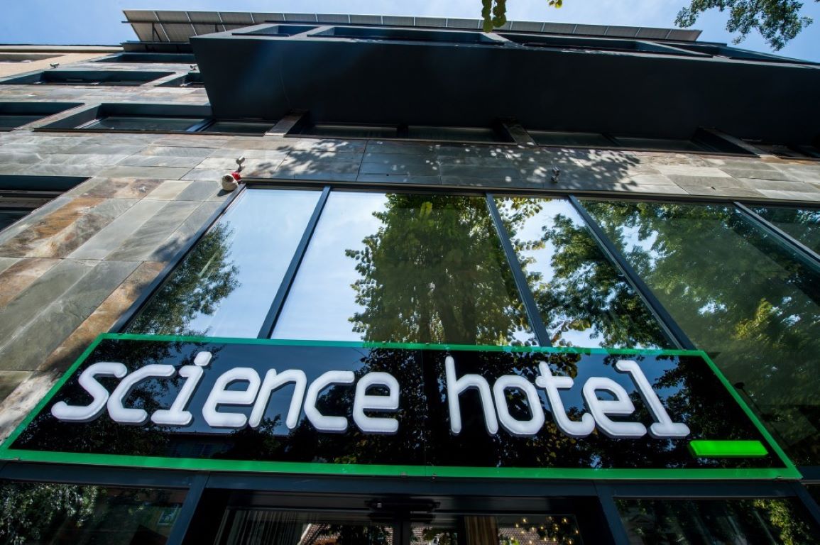 Science Hotel-Hotel spolja.jpg