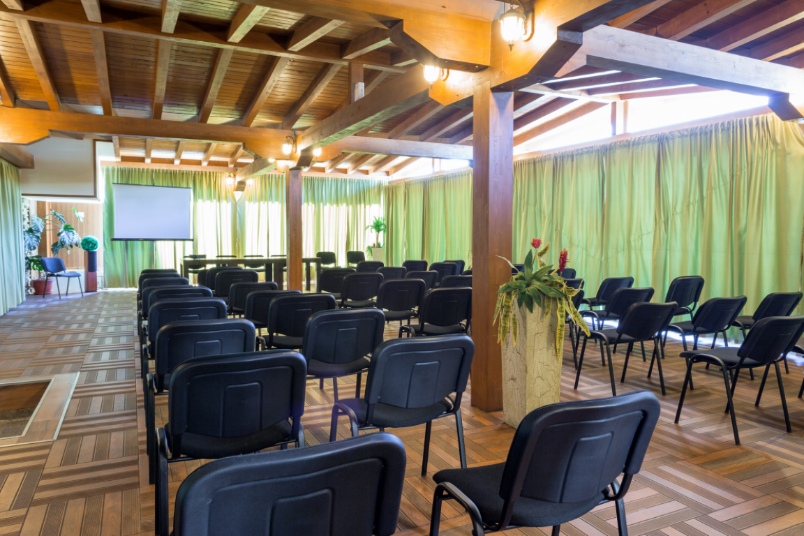 Hotel Green Wood-Sala za konferencije.png