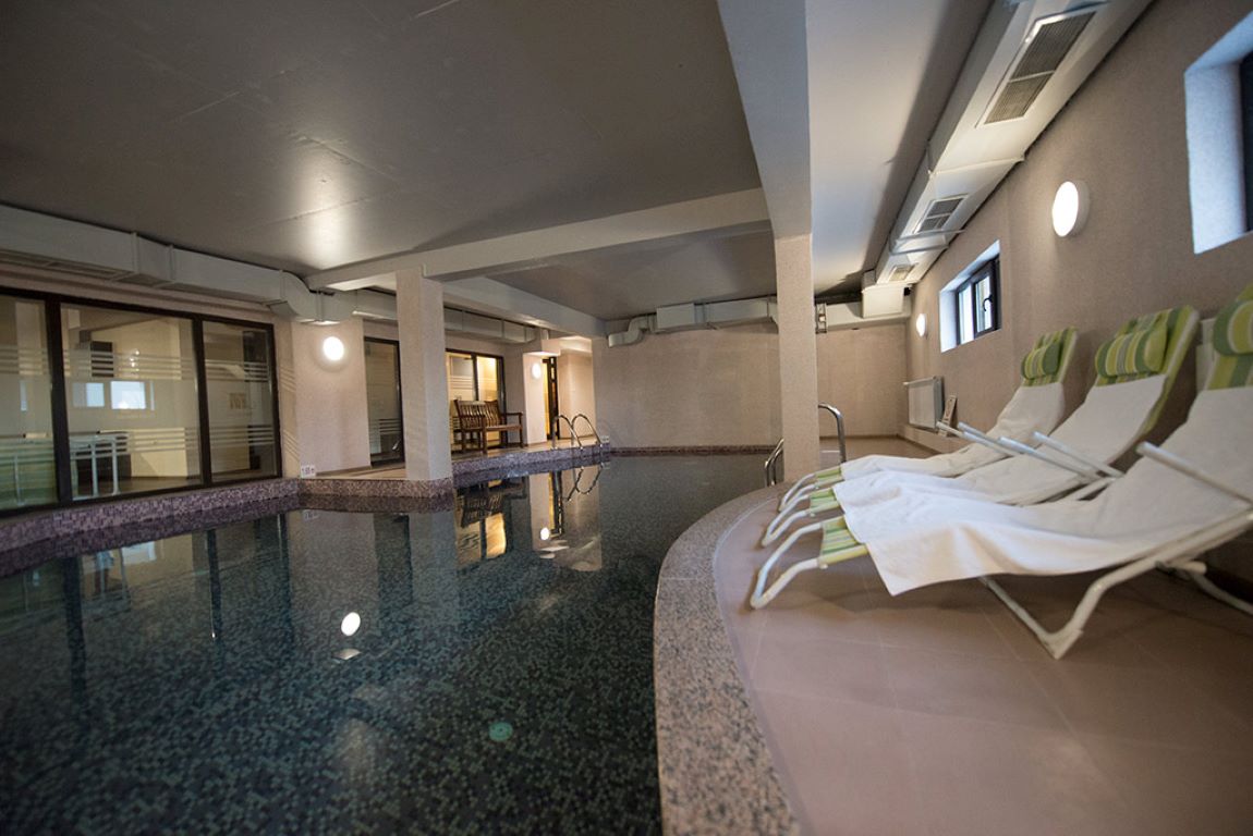 Hotel Maraya-Zatvoreni bazen.jpg