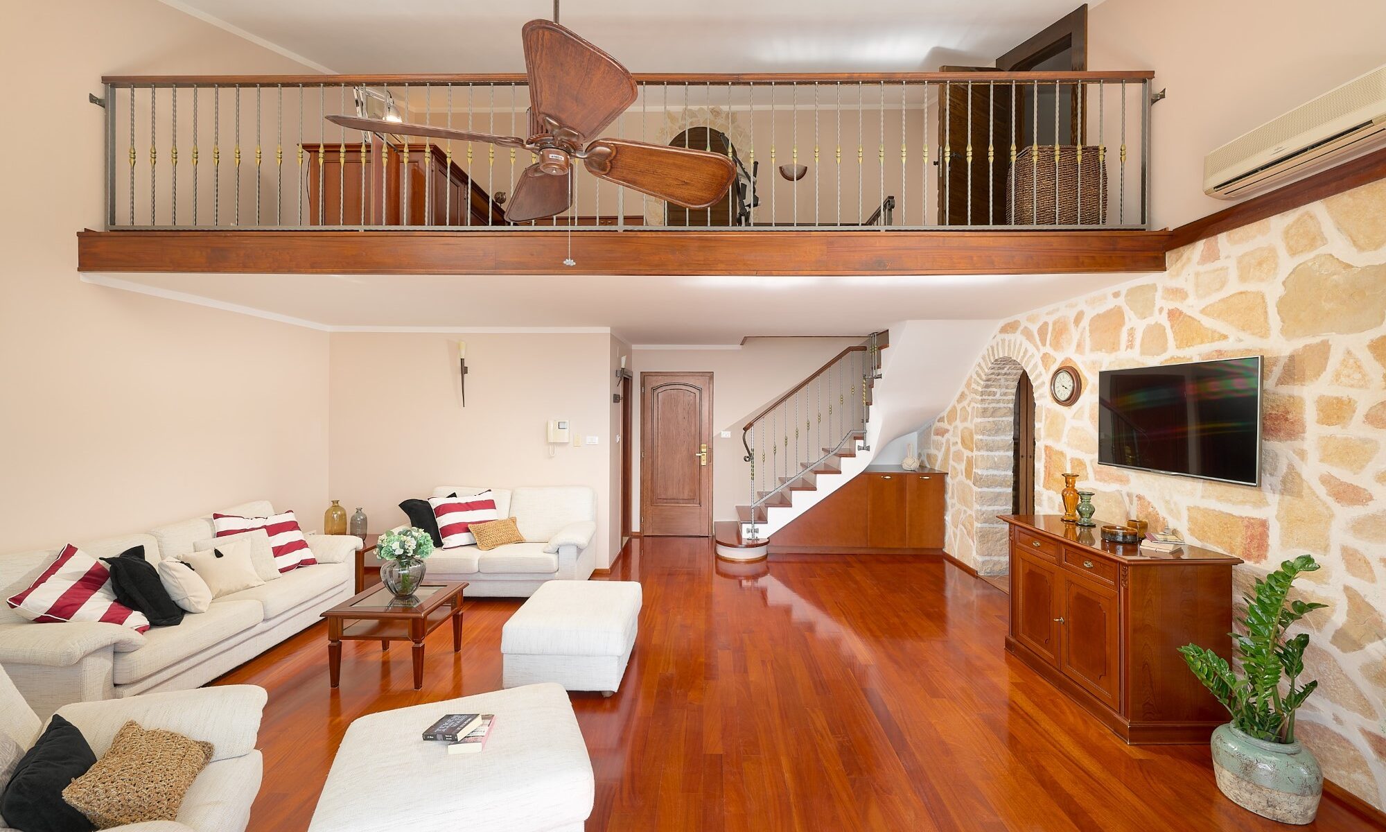 Villa Andrea Hotel-Royal suite.jpg