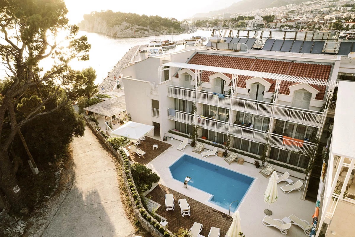 Hotel Osejava-Bazen.jpg