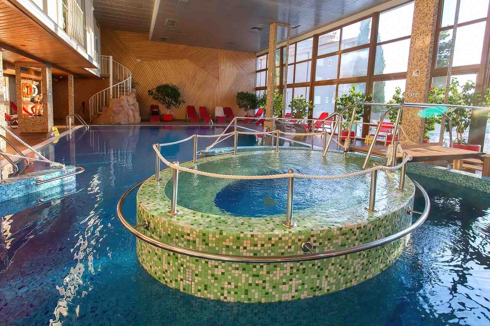 Horizont Hotel-Bazen u zatvorenom.jpg