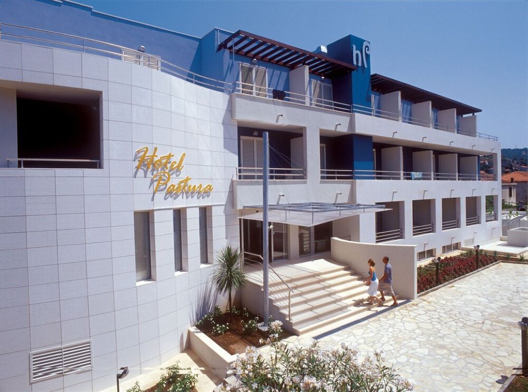 Hotel Pastura-Zgrada hotela.jpg