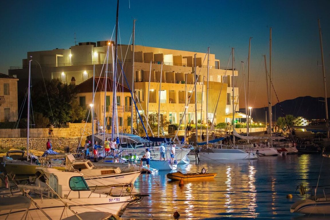 Pastura Hotel-Nocni izgled.jpg