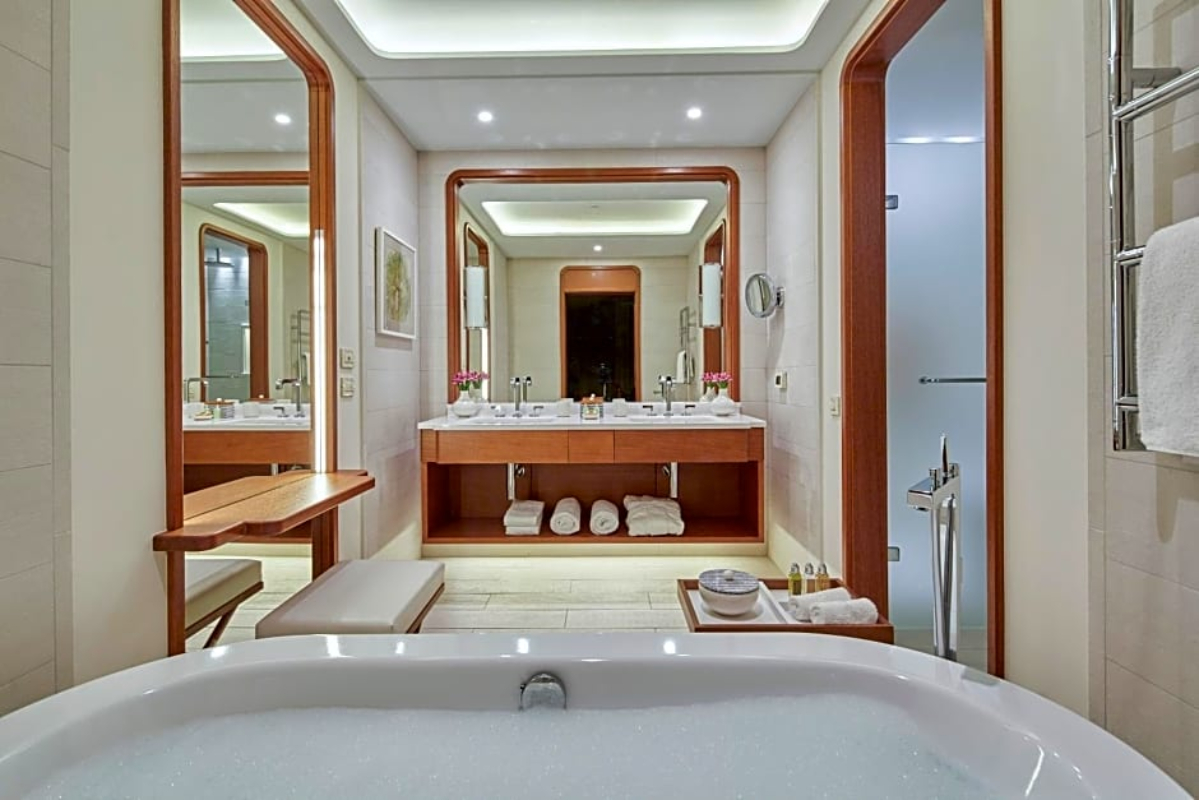 Hotel Regent Porto Montenegro kupatilo.jpg