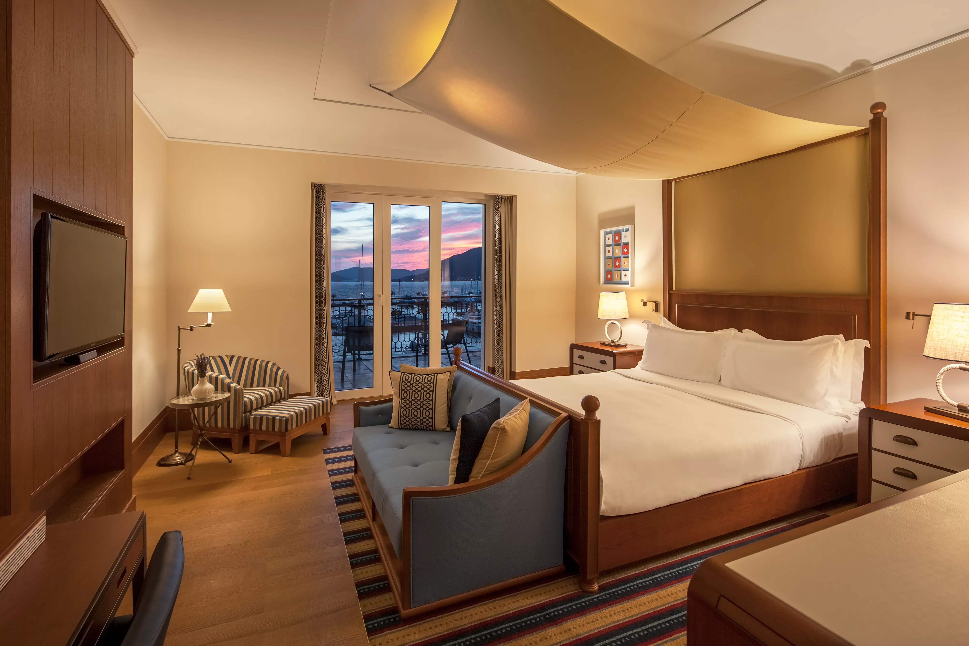 Hotel Regent Porto Montenegro premium soba.jpg