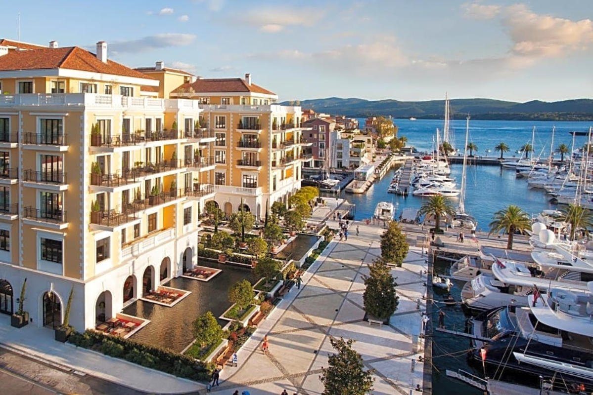 Hotel Regent Porto Montenegro spoljni izgled.jpg