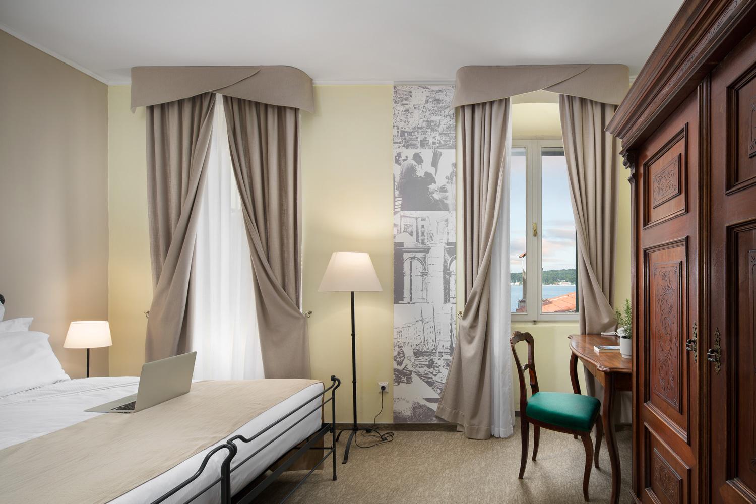 Angelo d'Oro Heritage Hotel-Comfort soba pogled more.jpg