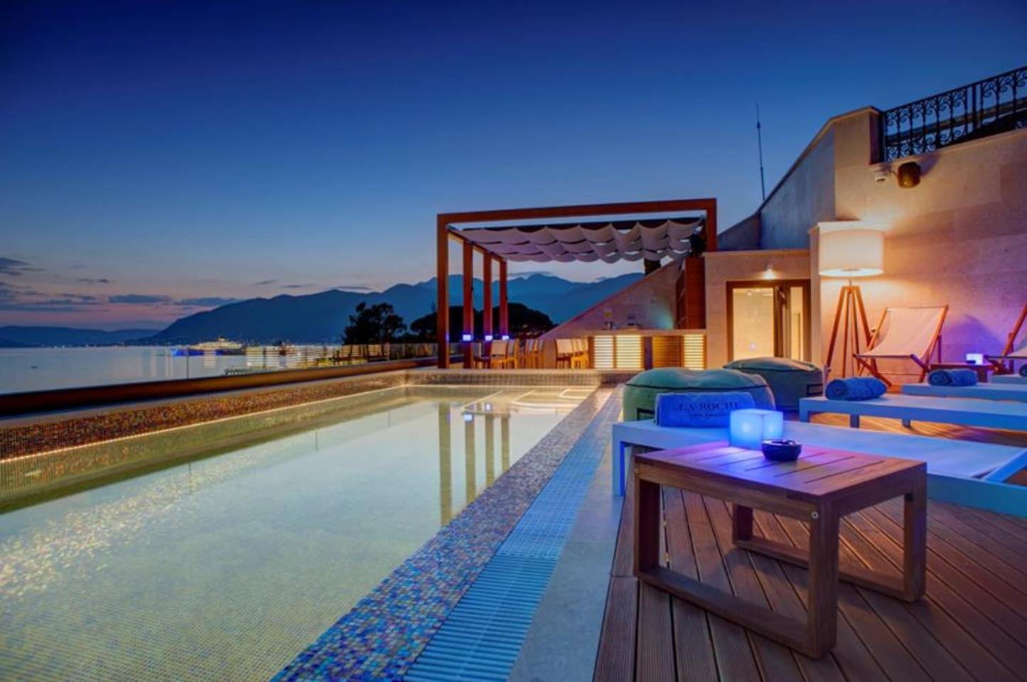 Boutique hotel La Roche izgled bazena.jpg