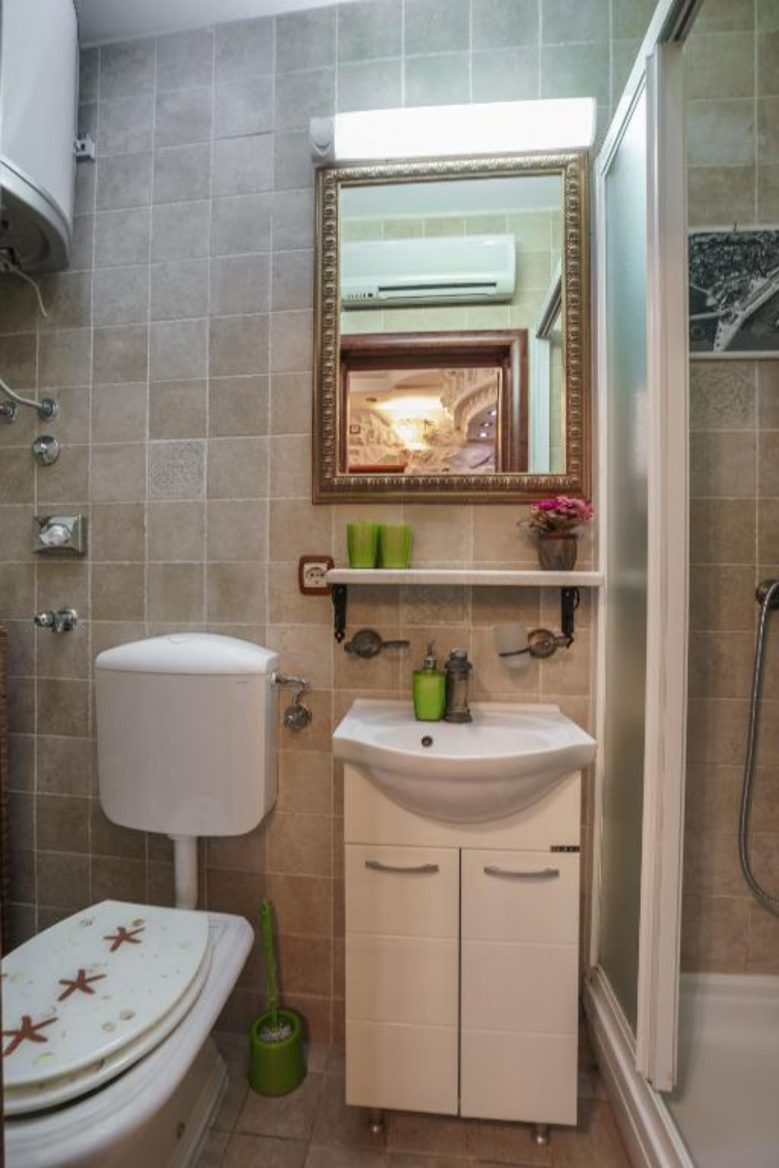 Apartments Wine House Old Town kupatilo.jpg