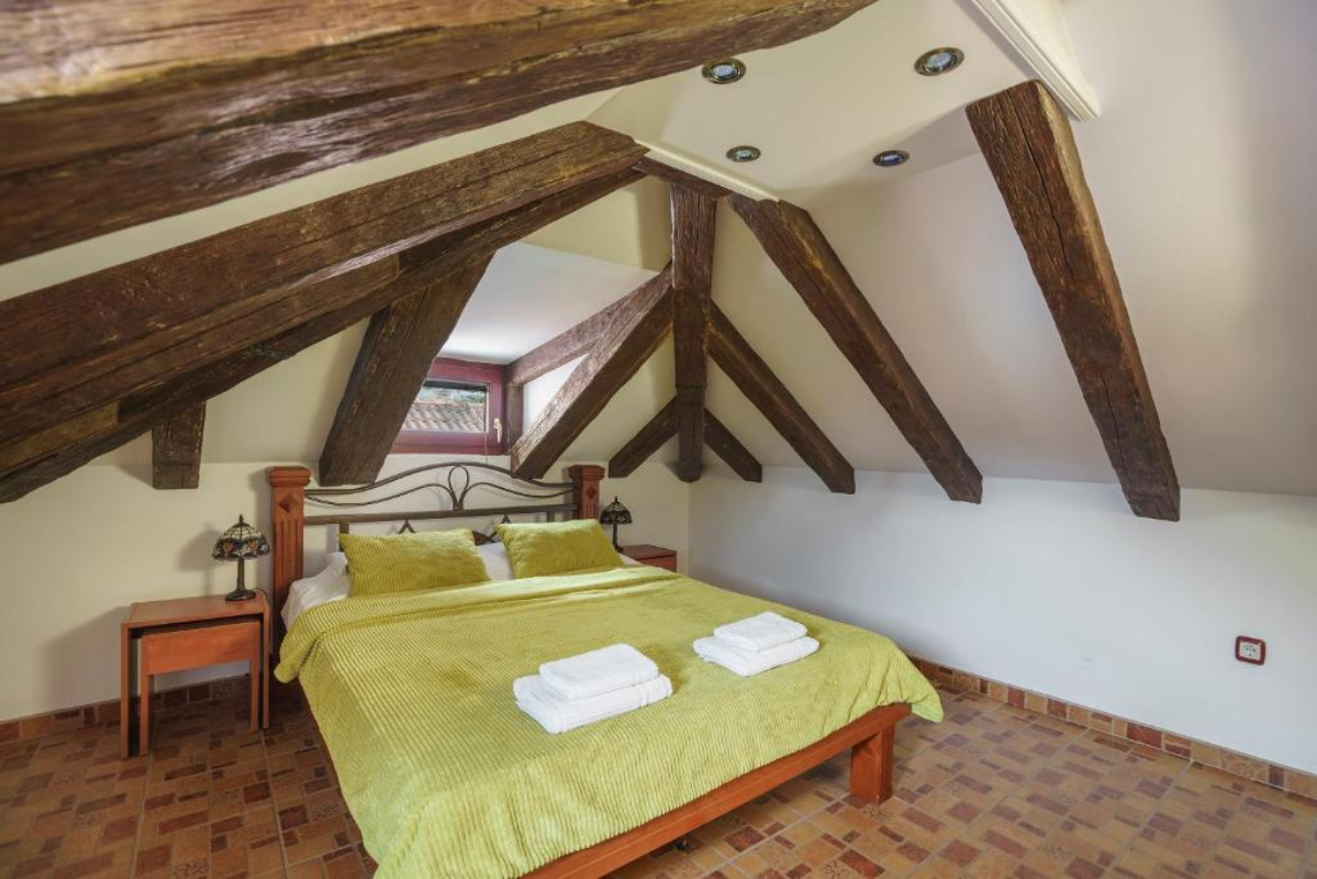 Apartments Wine House Old Town spavaća soba.jpg
